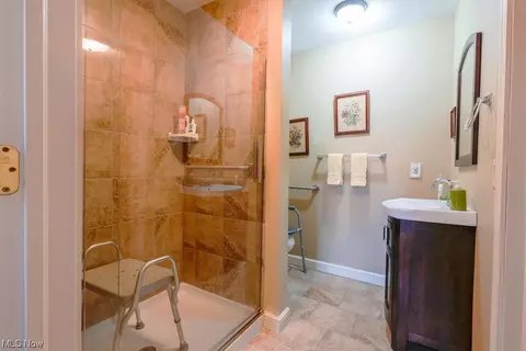 Bath - 2706 Burlingham Dr, Ashtabula, OH 44004 photo 5 of 7