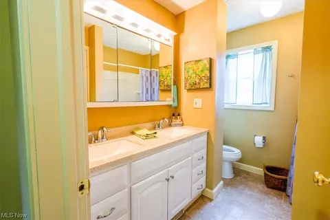 Bath - 2706 Burlingham Dr, Ashtabula, OH 44004 photo 1 of 7