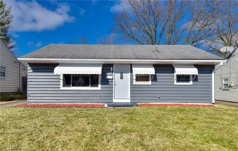 1658 Thalia, Youngstown, OH 44514