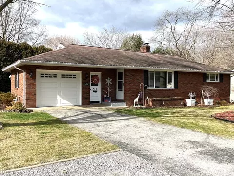 511 Manor Cir, Columbiana, OH 44408