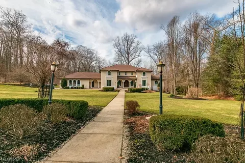 8845 Sanctuary Dr, Kirtland Hills, OH 44060