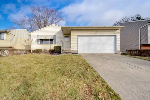 15067 Rochelle, Maple Heights, OH 44137