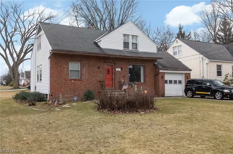 851 Richmond Rd, Lyndhurst, OH 44124