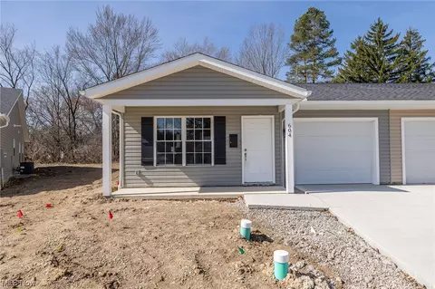 604 Belle Ct #2A, Bedford, OH 44146