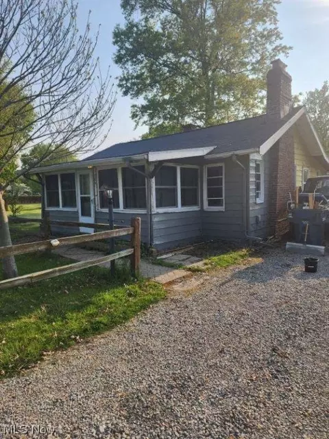 564 W Shore Blvd, Sheffield Lake, OH 44054