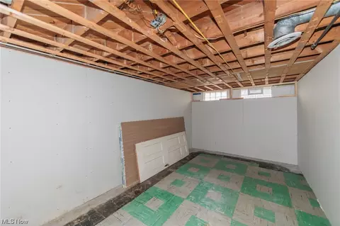 Bedroom - 30133 Robert St, Wickliffe, OH 44092 photo 2 of 2