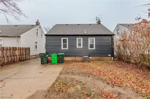 Exterior - 30133 Robert St, Wickliffe, OH 44092 photo 5 of 7