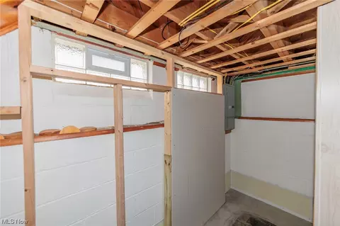 Exterior - 30133 Robert St, Wickliffe, OH 44092 photo 6 of 7