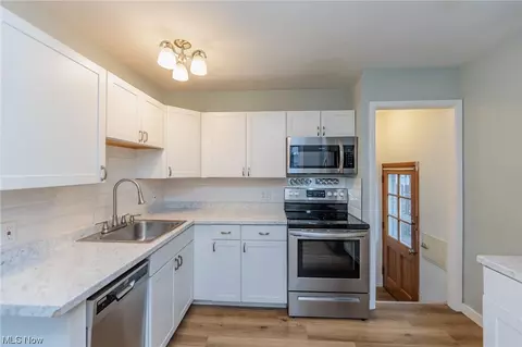 Kitchen - 30133 Robert St, Wickliffe, OH 44092 photo 5 of 6