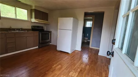 Kitchen - 19-19 12 Carl St, Wheeling, WV 26003 photo 3 of 3