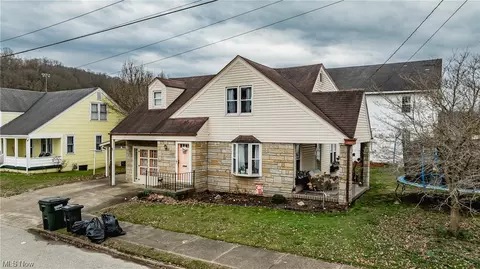 502 Cherry St, Saint Marys, WV 26170