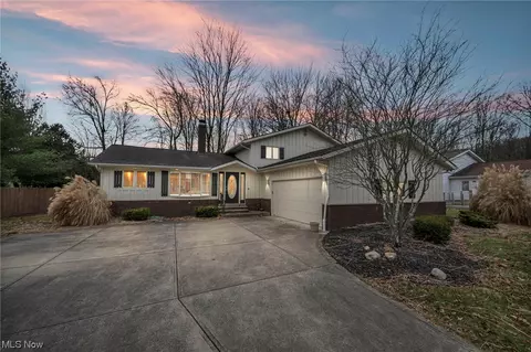8327 Glen Oak Dr, Broadview Heights, OH 44147