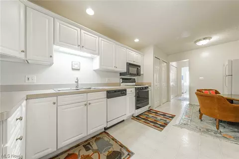 Kitchen - 4220 Castle Ridge Cir, Copley, OH 44321 photo 1 of 1