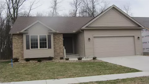 516 Parkside Dr, Niles, OH 44446