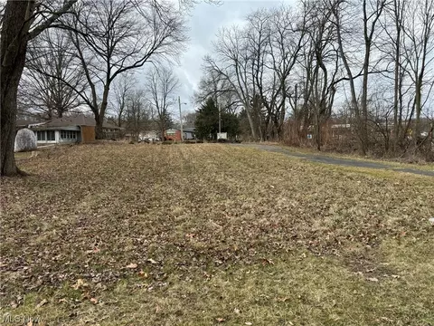 1234 Bears Den Rd, Youngstown, OH 44511