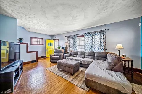 Living - 515 Myrtle Ave, Ashtabula, OH 44004 photo 1 of 3