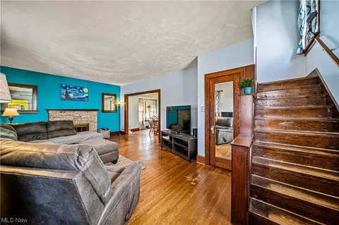 Living - 515 Myrtle Ave, Ashtabula, OH 44004 photo 2 of 3