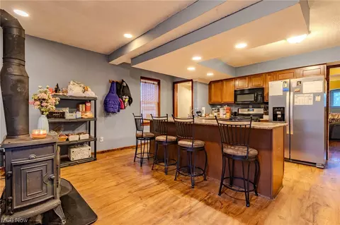 Kitchen - 7103 Jefferson Rd, Ashtabula, OH 44004 photo 3 of 7