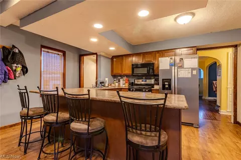 Kitchen - 7103 Jefferson Rd, Ashtabula, OH 44004 photo 4 of 7
