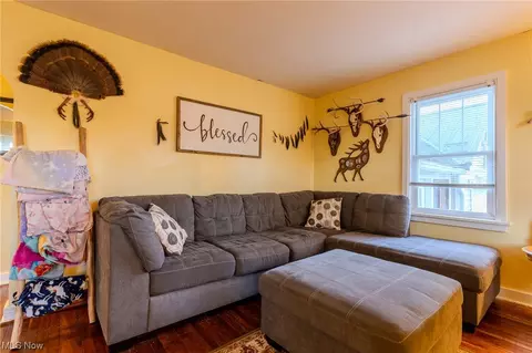 Living - 7103 Jefferson Rd, Ashtabula, OH 44004 photo 4 of 6