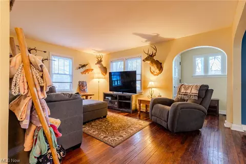 Living - 7103 Jefferson Rd, Ashtabula, OH 44004 photo 6 of 6