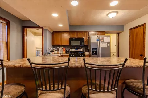 Kitchen - 7103 Jefferson Rd, Ashtabula, OH 44004 photo 2 of 7
