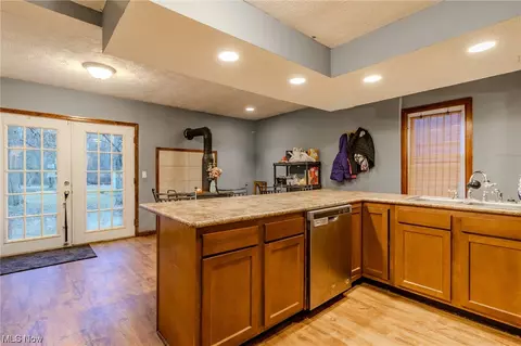Kitchen - 7103 Jefferson Rd, Ashtabula, OH 44004 photo 7 of 7