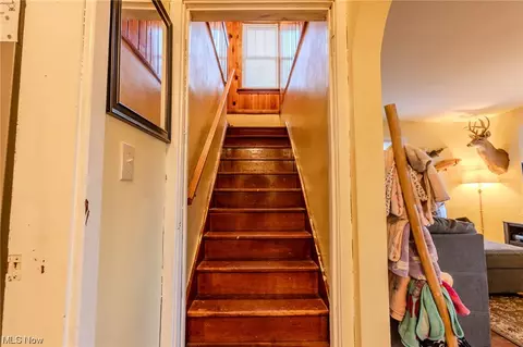 Entry Way - 7103 Jefferson Rd, Ashtabula, OH 44004 photo 1 of 1