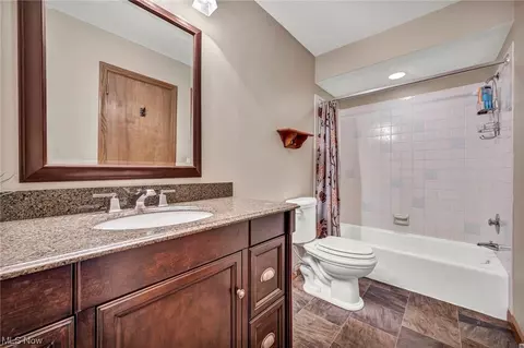Bath - 4630 Commodore Dr, Stow, OH 44224 photo 1 of 4