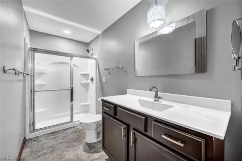 Bath - 4630 Commodore Dr, Stow, OH 44224 photo 2 of 4