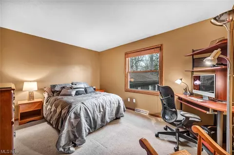 Bedroom - 4630 Commodore Dr, Stow, OH 44224 photo 2 of 5