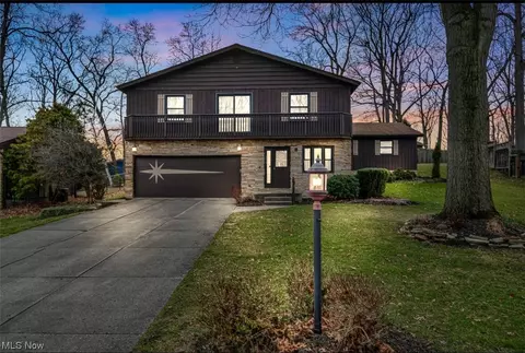 4630 Commodore Dr, Stow, OH 44224