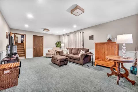 Living - 4630 Commodore Dr, Stow, OH 44224 photo 2 of 5