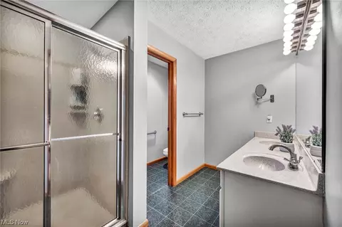 Bath - 4630 Commodore Dr, Stow, OH 44224 photo 3 of 4