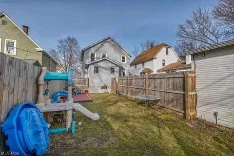 Exterior - 333 Kenyon Ave, Elyria, OH 44035 photo 12 of 15