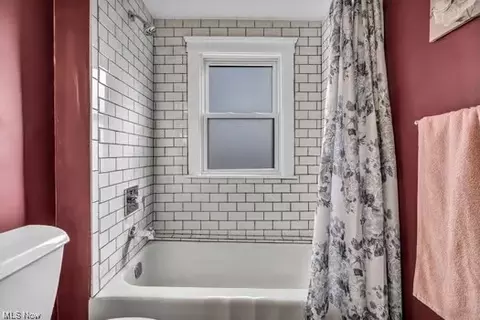 Bath - 333 Kenyon Ave, Elyria, OH 44035 photo 3 of 3