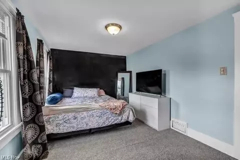 Bedroom - 333 Kenyon Ave, Elyria, OH 44035 photo 4 of 7