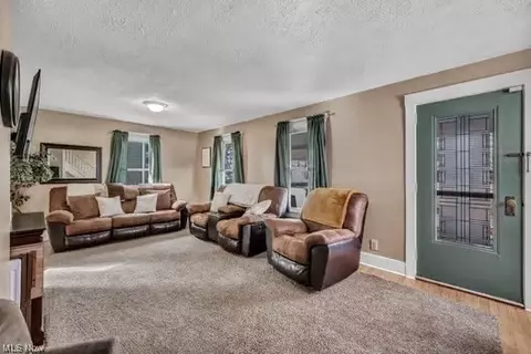 Living - 333 Kenyon Ave, Elyria, OH 44035 photo 2 of 5