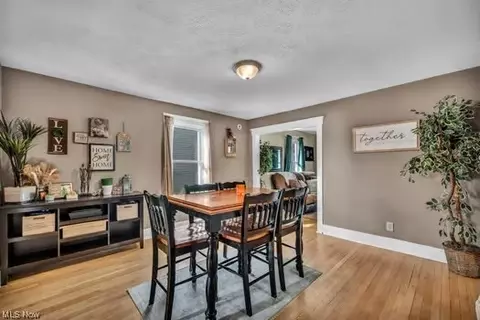 Dining - 333 Kenyon Ave, Elyria, OH 44035 photo 2 of 3