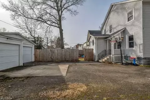 Exterior - 333 Kenyon Ave, Elyria, OH 44035 photo 11 of 15