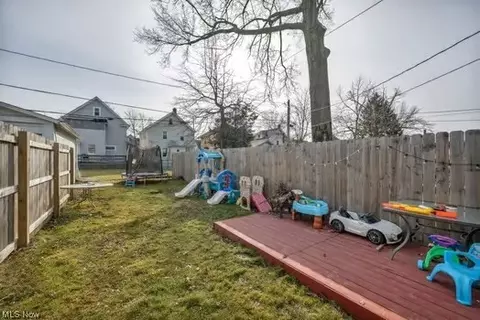 Exterior - 333 Kenyon Ave, Elyria, OH 44035 photo 14 of 15