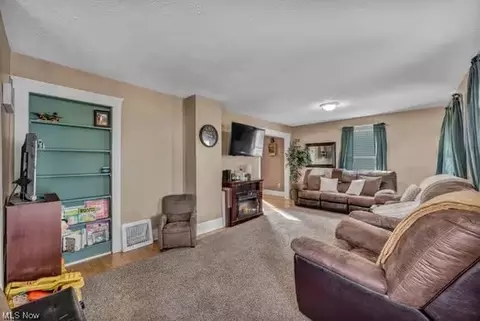Living - 333 Kenyon Ave, Elyria, OH 44035 photo 4 of 5