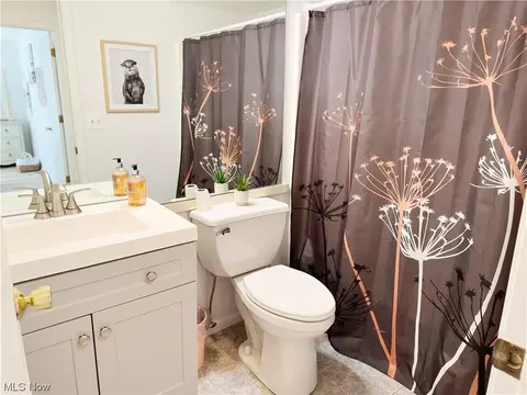 Bath - 1207 W River N #D2, Elyria, OH 44035 photo 4 of 5