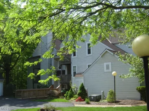 1207 W River N #D2, Elyria, OH 44035