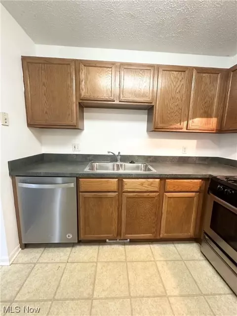 Kitchen - 100 Meander, Elyria, OH 44035 photo 2 of 3