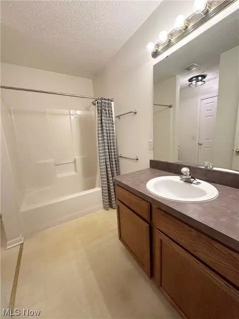 Bath - 100 Meander, Elyria, OH 44035 photo 2 of 3