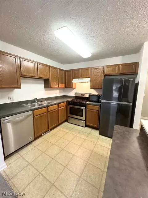 Kitchen - 100 Meander, Elyria, OH 44035 photo 1 of 3
