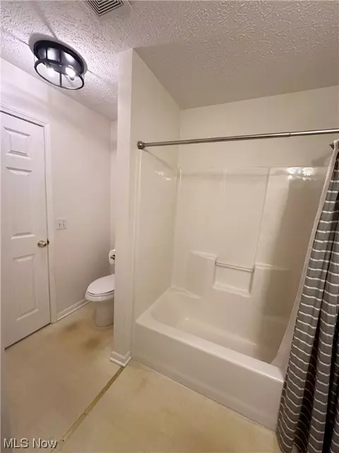 Bath - 100 Meander, Elyria, OH 44035 photo 3 of 3