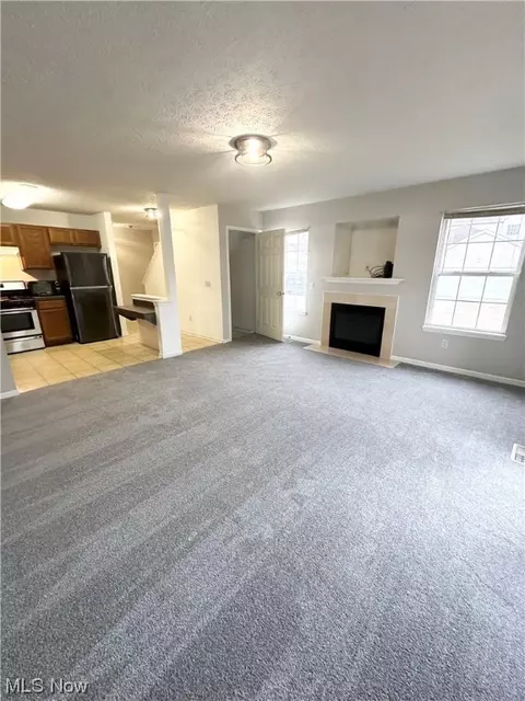 Living - 100 Meander, Elyria, OH 44035 photo 1 of 2