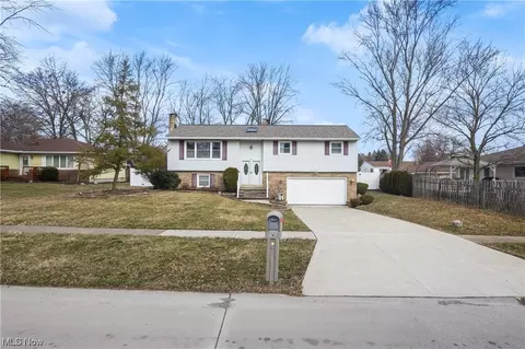 4151 Blossom Ct, Brunswick, OH 44212